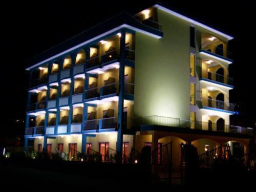 Meridian Hotel กัวร์เดีย ปิเอมอนเตเซ แตร์แม ภายนอก รูปภาพ