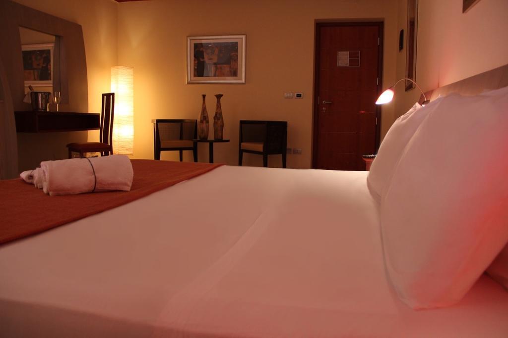 Meridian Hotel กัวร์เดีย ปิเอมอนเตเซ แตร์แม ภายนอก รูปภาพ