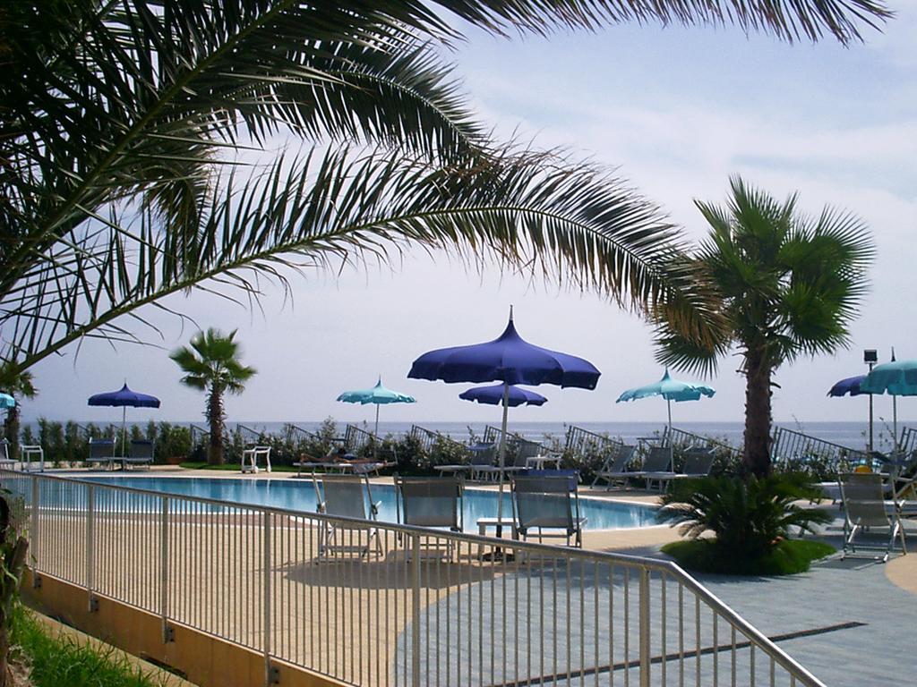 Meridian Hotel กัวร์เดีย ปิเอมอนเตเซ แตร์แม ภายนอก รูปภาพ