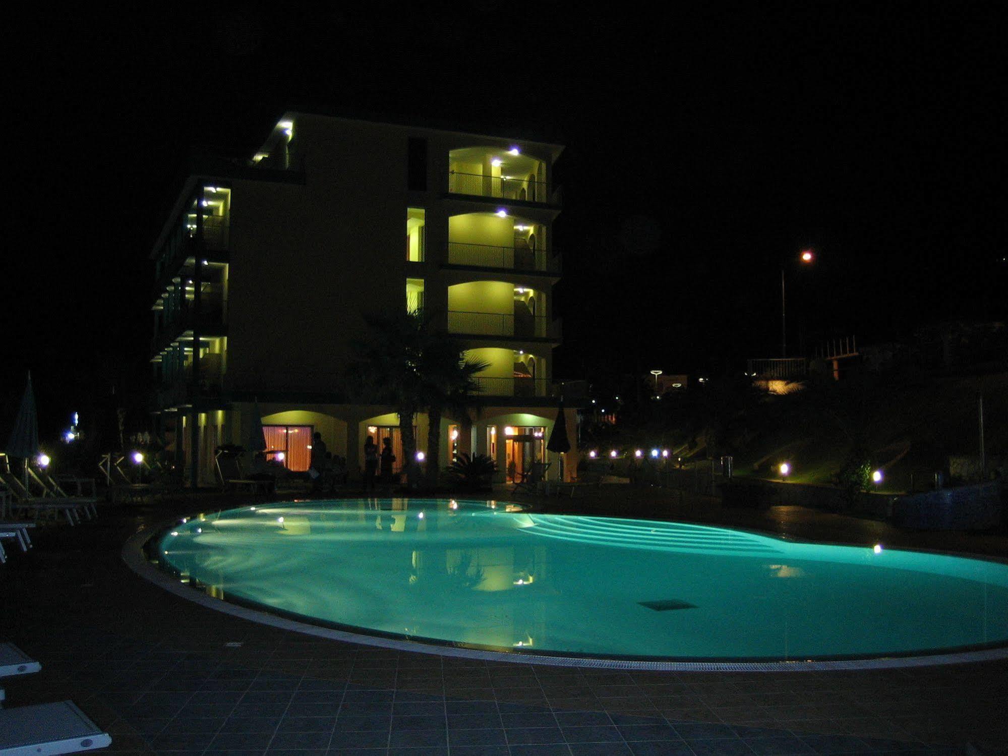 Meridian Hotel กัวร์เดีย ปิเอมอนเตเซ แตร์แม ภายนอก รูปภาพ
