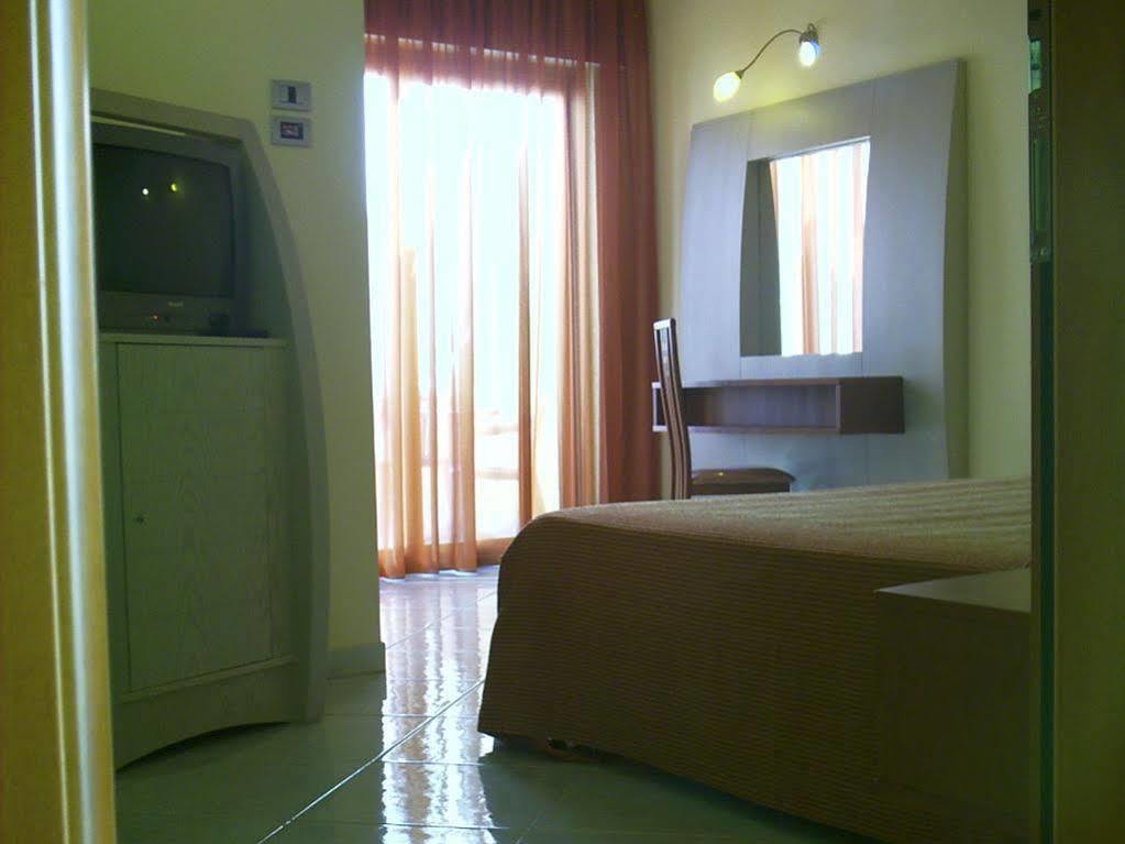Meridian Hotel กัวร์เดีย ปิเอมอนเตเซ แตร์แม ภายนอก รูปภาพ